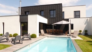 A modern house with a swimming pool, outdoor furniture, and a patio area. - Vannes, house with swimming pool (Vannes)