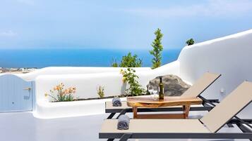 Honeymoon Cave Suite, Jetted & Heated Plunge Pool, Sea & Sunset View | Terrazza/patio
