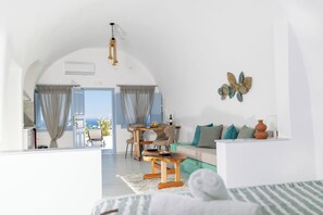 1 bedroom, Egyptian cotton sheets, premium bedding, memory-foam beds - Sun Angelos Oia - Luxury Cave Suites (Santorini)