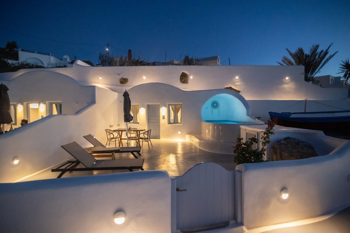 Iconic Cave Suite, Jetted & Heated Plunge Pool, Sea & Sunset View | Terraza o patio