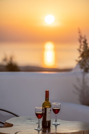 View from property - Sun Angelos Oia - Luxury Cave Suites (Santorini)