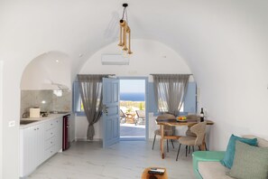Presidential Villa, Sea View | Living area | 48-inch Smart TV with digital channels, TV - Sun Angelos Oia - Luxury Cave Suites (Santorini)