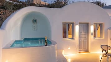 Honeymoon Cave Suite, Jetted & Heated Plunge Pool, Sea & Sunset View | Terraço/pátio