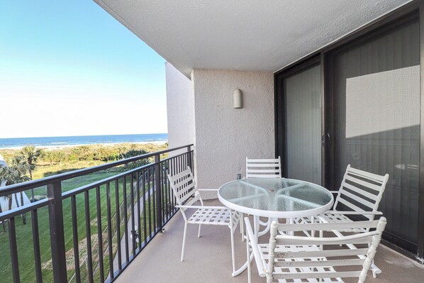 Outdoor dining - Anastasia Condos 412- Newly remodeled, premier fourth floor condo near ocean (St Augustine)