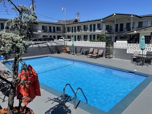 Seasonal outdoor pool - Downtown Inn (Wenatchee)