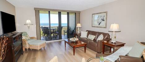 Fernseher, DVD-Player, Bücher