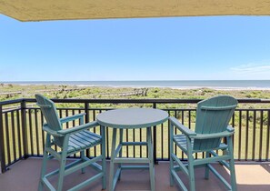 Outdoor dining - Beautiful Beach Front 215 at Barefoot Trace (St. Augustine)