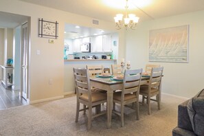 Dining - Barefoot Trace 410-Luxury, Direct Oceanfront Two Bedroom Condo (St. Augustine)