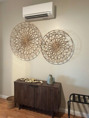 Interior - Holland Country Cottage is located in the Golden Triangle!  (Williamstown)