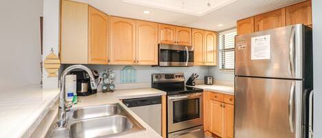 Réfrigérateur, micro-ondes, four, lave-vaisselle