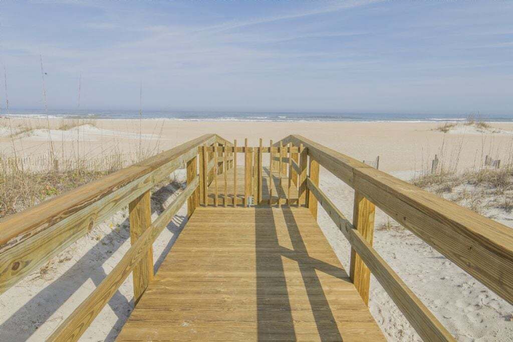 بالقرب من الشاطئ