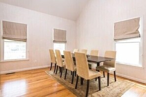 Dining - 4 Bedroom, 2.5 Bath with Heated pool and outdoor shower (East Quogue)