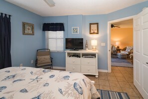 2 makuuhuonetta, silitysrauta/-lauta, ilmainen Wi-Fi, vuodevaatteet