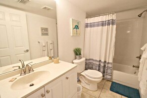 Badekar, hårføner, håndklær og såpe