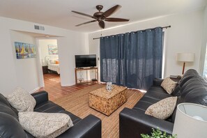 2 Schlafzimmer, Bügeleisen/Bügelbrett, kostenloses WLAN, Bettwäsche