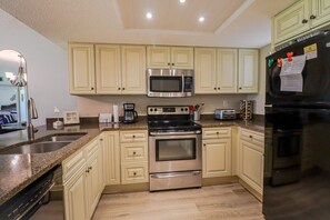 Refrigerador, microondas, horno y lavavajillas 