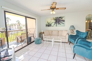 Fernseher, DVD-Player, Bücher