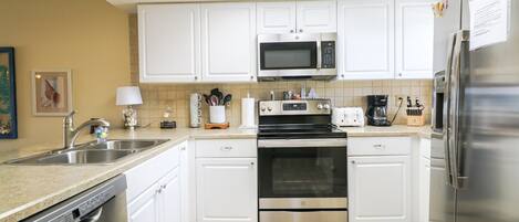 Réfrigérateur, micro-ondes, four, lave-vaisselle