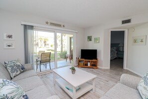 TV, DVD player, livros, impressoras