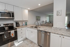 Fridge, microwave, oven, dishwasher - Ocean Village Club Condo O11 (St. Augustine)