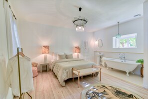 8 bedrooms, WiFi