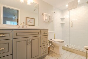 Bathtub, hair dryer, towels, soap - Ocean Village Club Condo P12 (St. Augustine)