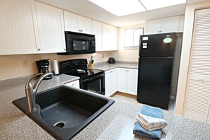 Fridge, microwave, oven, dishwasher - Ocean Village Club Condo P17 (St. Augustine)