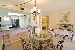 Dining - Ocean Village Club Condo P17 (St. Augustine)