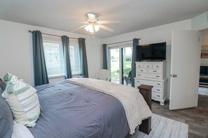 2 bedrooms, iron/ironing board, free WiFi, bed sheets