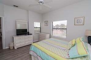 3 室のベッドルーム、アイロン / アイロン台、WiFi (無料)、ベッドシーツ