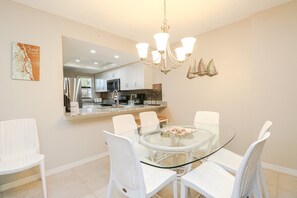 Dining - Ocean Village Club Condo R23 (St. Augustine)