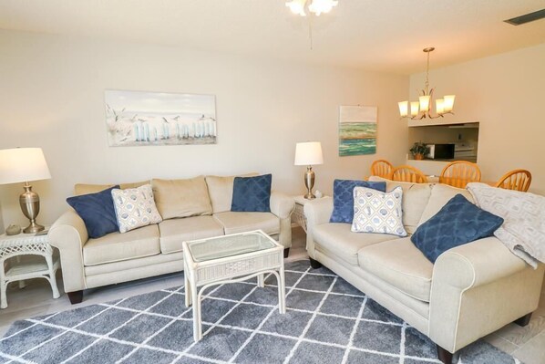 テレビ、DVD プレーヤー