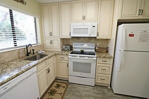 Réfrigérateur, micro-ondes, four, lave-vaisselle