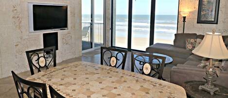 テレビ、DVD プレーヤー