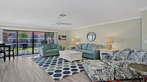 テレビ、DVD プレーヤー