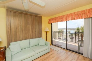 TV - Windjammer 212 - Direct Oceanfront, Intracoastal Waterway Views in Crescent Beach (St. Augustine)