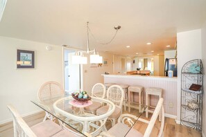 Dining - Windjammer 212 - Direct Oceanfront, Intracoastal Waterway Views in Crescent Beach (St. Augustine)