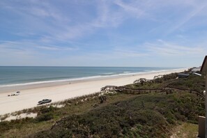 On the beach - Windjammer 404 - Updated, 4th Floor Oceanfront Condo with Elevator Access (St. Augustine)