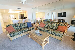 Televisión, reproductor de DVD y oficina 