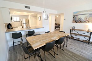 Dining - Ocean Village Club Condo J33 (St. Augustine)