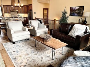 Smart TV, chimenea, futbolito y tenis de mesa 