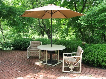 Private room on secluded 7 acres , access to entire house including patio, porch