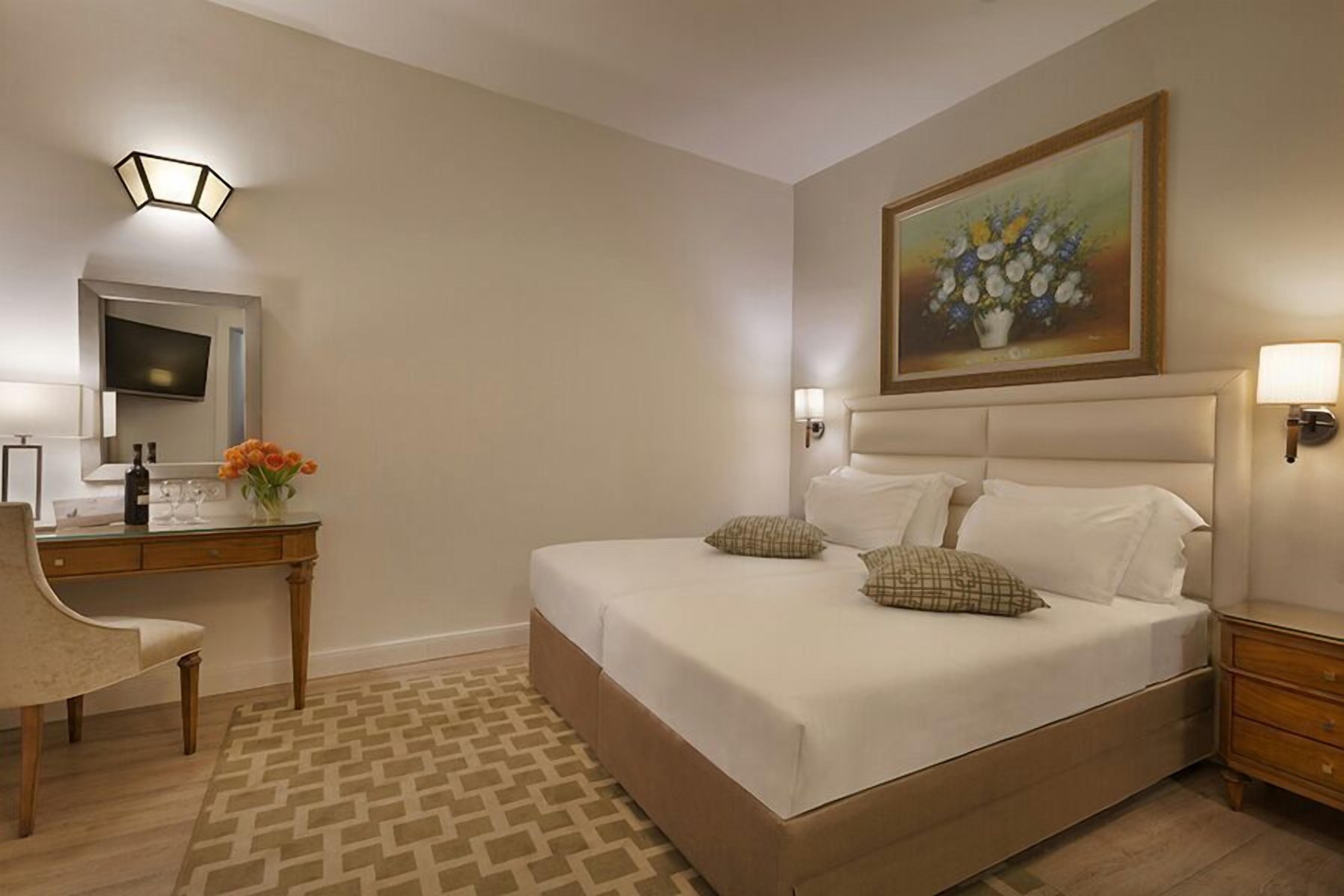 deluxe room | bed sheets