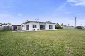 Exterior - Karitane Beach Retreat - Karitane Holiday Home (Karitane)