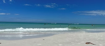 Siesta Key 2 BR 1BA less than 1000 ft from Beach-“GEM”-Barefoot Bungalows