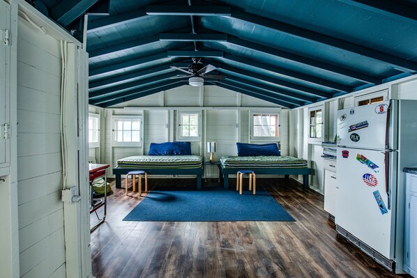 3 bedrooms, desk, iron/ironing board, free WiFi - Bluff`s Charm: private lake home on Keuka Lake with private beach area, single story home (Penn Yan)