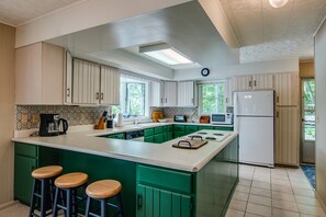Fridge, microwave, oven, stovetop - Bluff`s Charm: private lake home on Keuka Lake with private beach area, single story home (Penn Yan)
