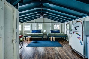 3 habitaciones, escritorio, tabla de planchar con plancha y wifi gratis 