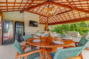 Outdoor banquet area - SA04 - Casa Alto Padrão 4 Suítes C. Sauípe (Mata de São João)