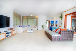 Casa | Sala de estar | TV LCD 60 polegadas com canais a cabo, TV